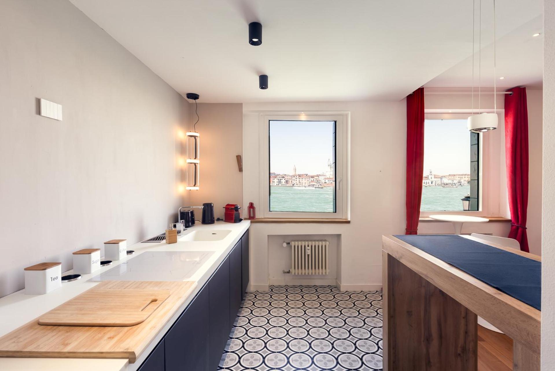 3 Windows On St Mark - Waterfront Apartment Venedik Dış mekan fotoğraf