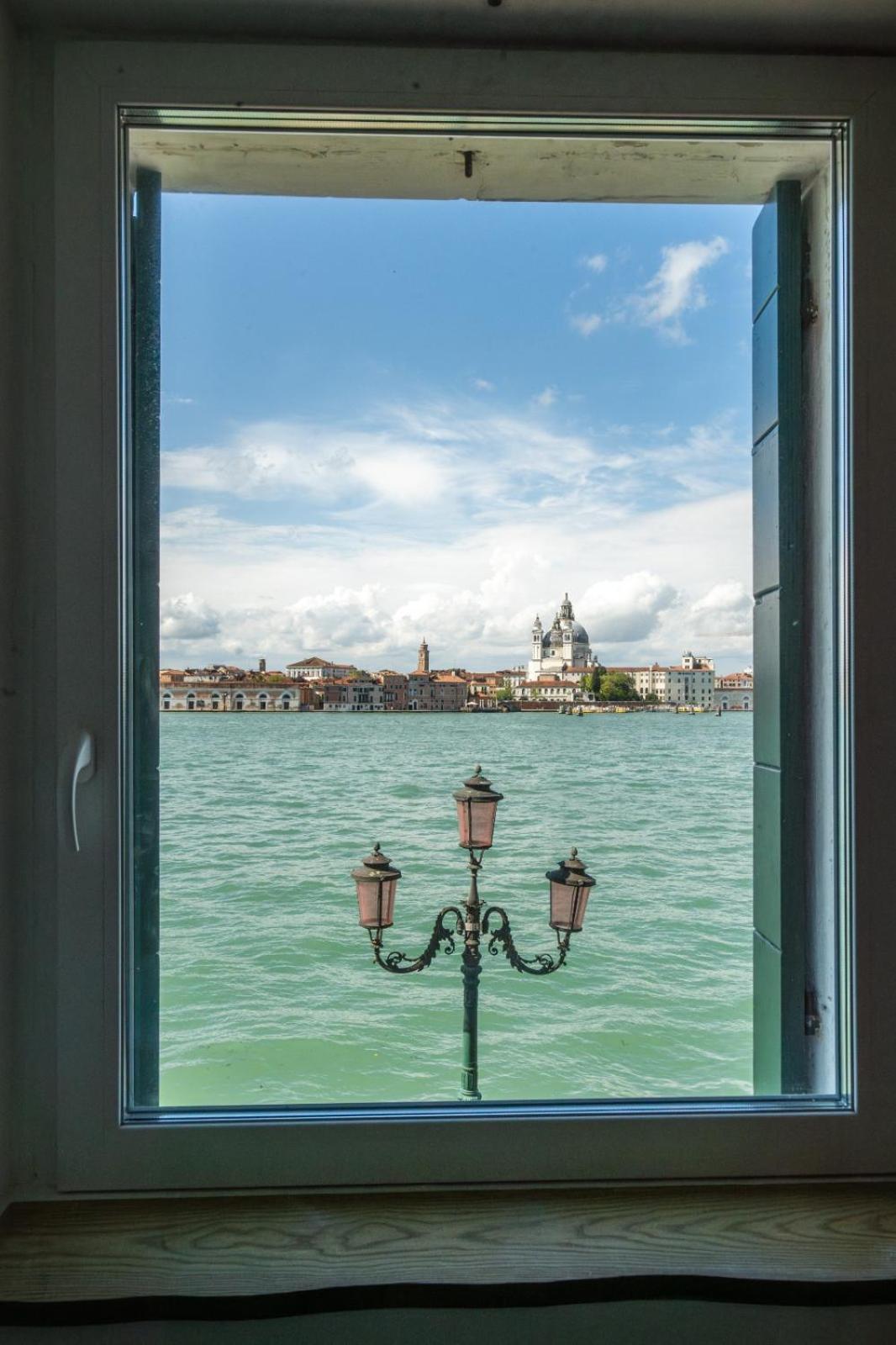 3 Windows On St Mark - Waterfront Apartment Venedik Dış mekan fotoğraf