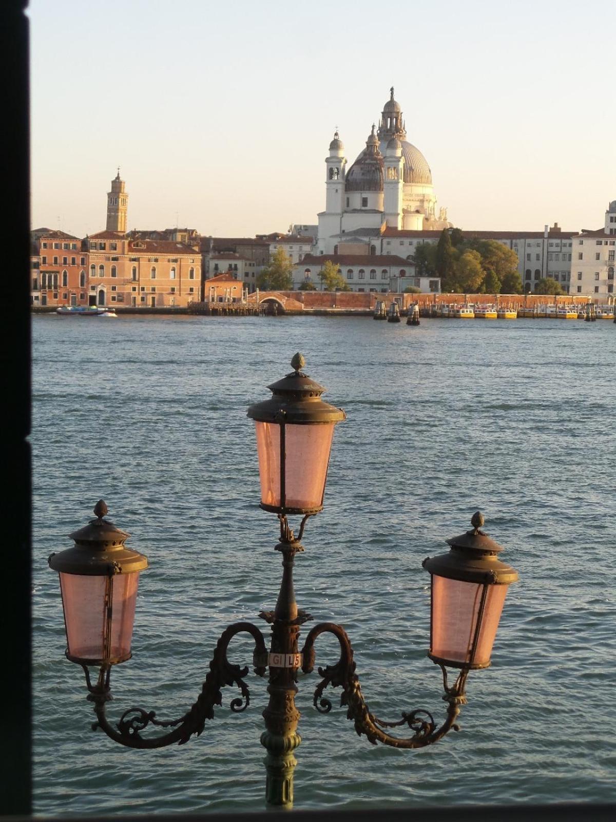 3 Windows On St Mark - Waterfront Apartment Venedik Dış mekan fotoğraf
