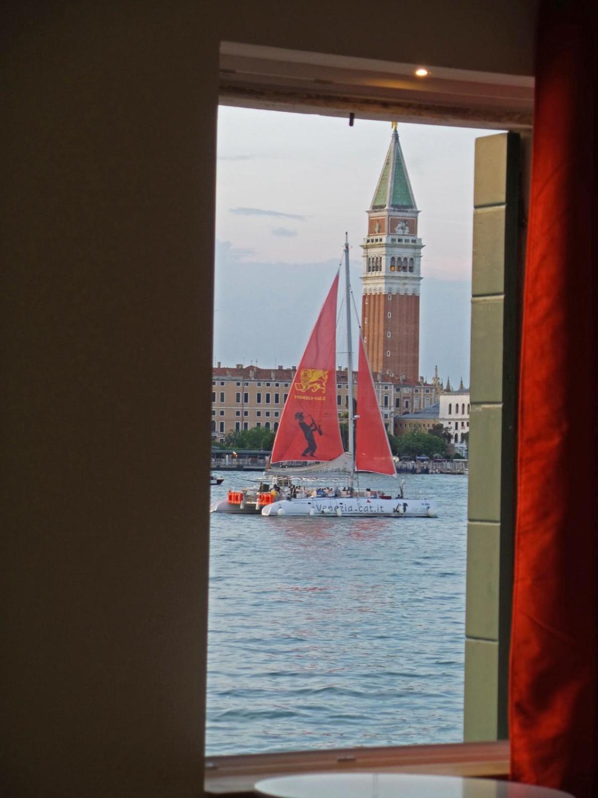 3 Windows On St Mark - Waterfront Apartment Venedik Dış mekan fotoğraf